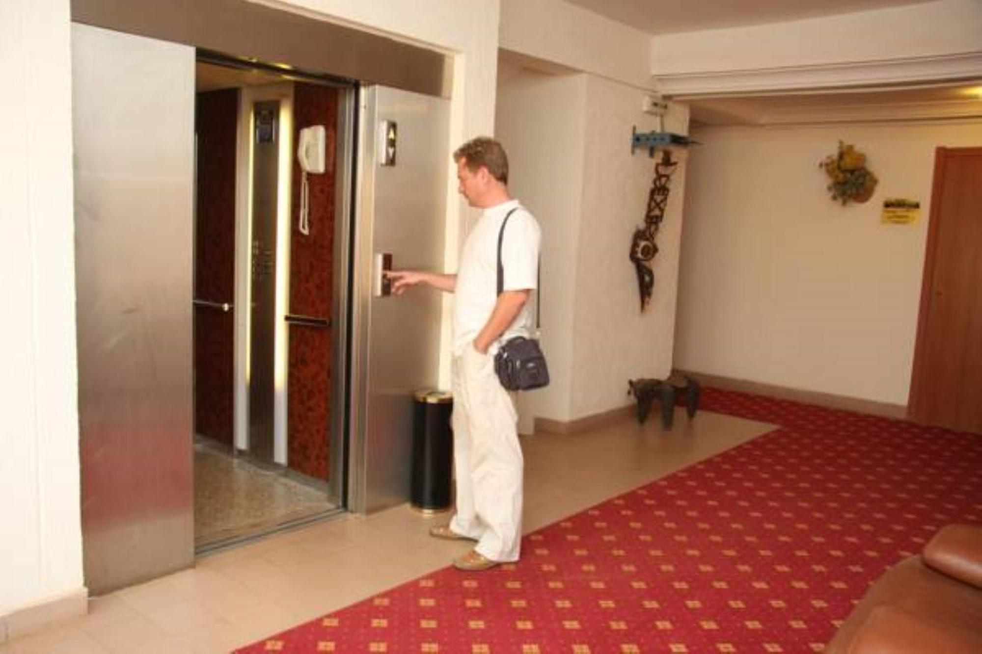 Hotel Splendid Ουαγκαντουγκού Εξωτερικό φωτογραφία