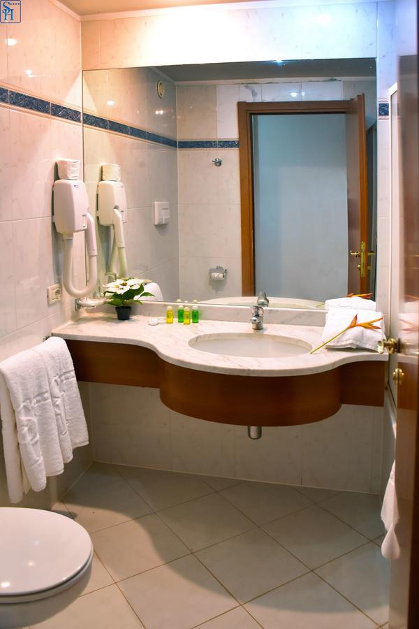 Hotel Splendid Ουαγκαντουγκού Εξωτερικό φωτογραφία