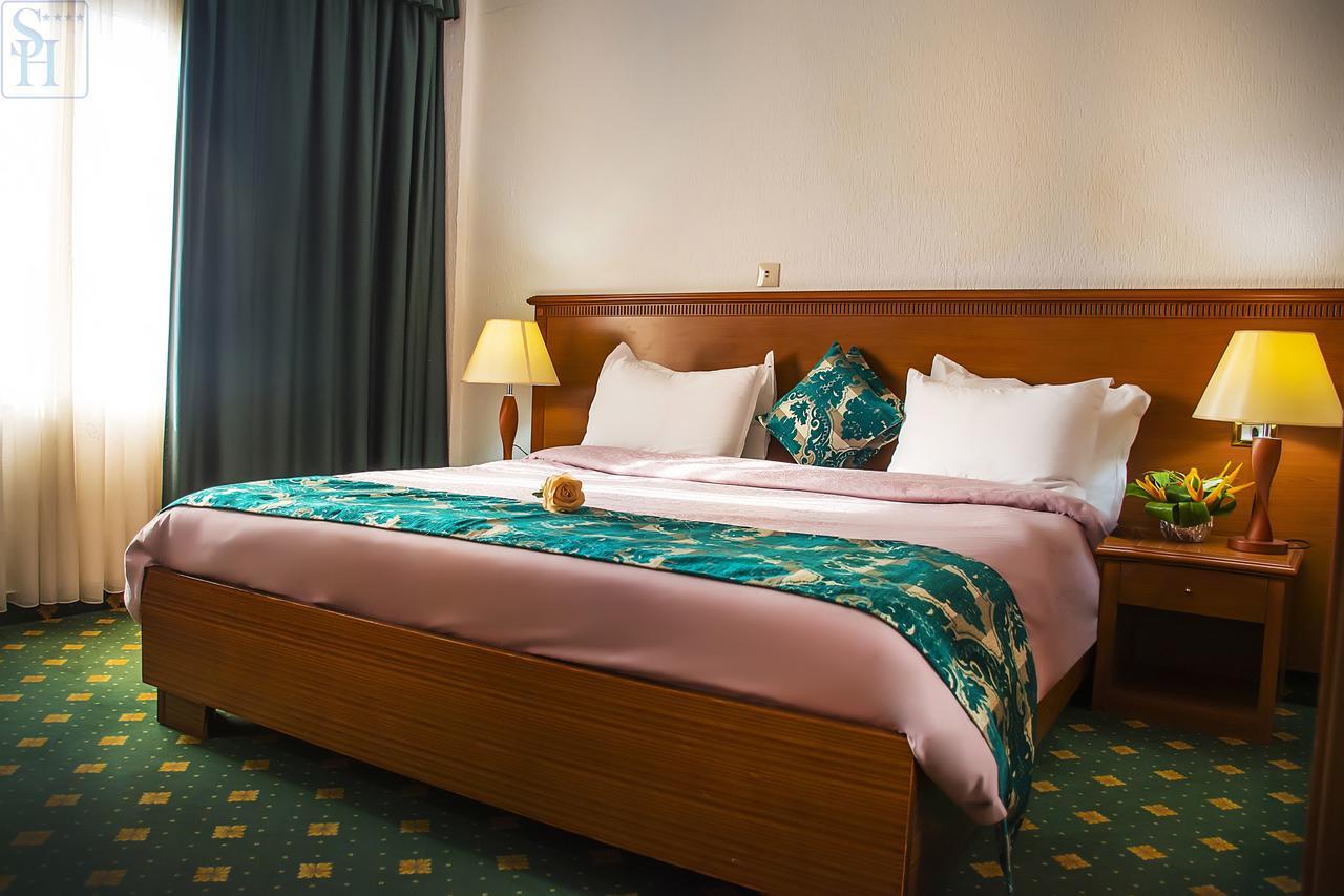 Hotel Splendid Ουαγκαντουγκού Εξωτερικό φωτογραφία