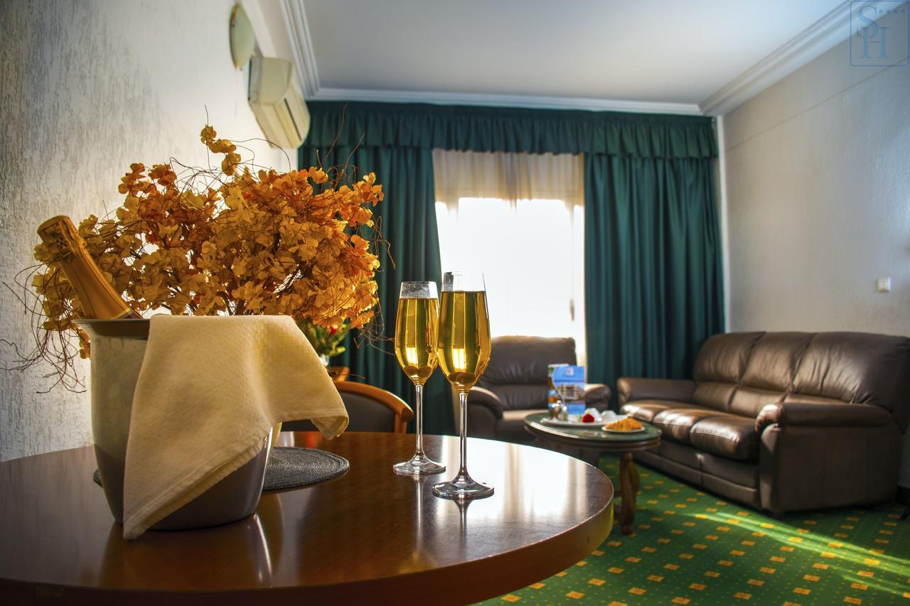 Hotel Splendid Ουαγκαντουγκού Εξωτερικό φωτογραφία
