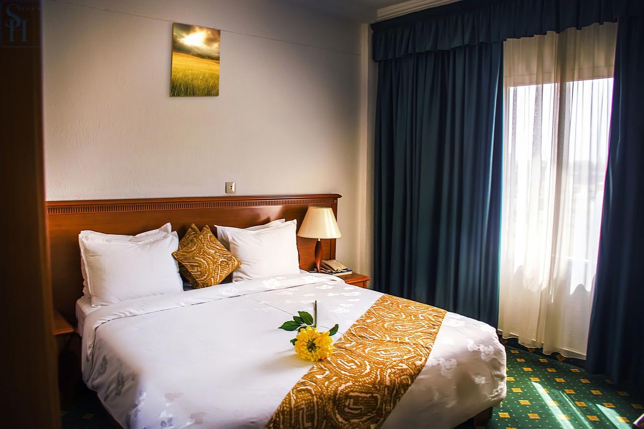 Hotel Splendid Ουαγκαντουγκού Εξωτερικό φωτογραφία