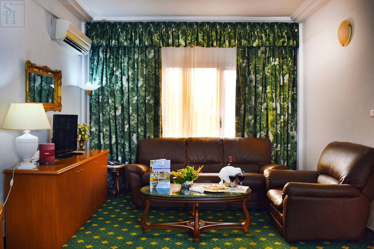 Hotel Splendid Ουαγκαντουγκού Εξωτερικό φωτογραφία