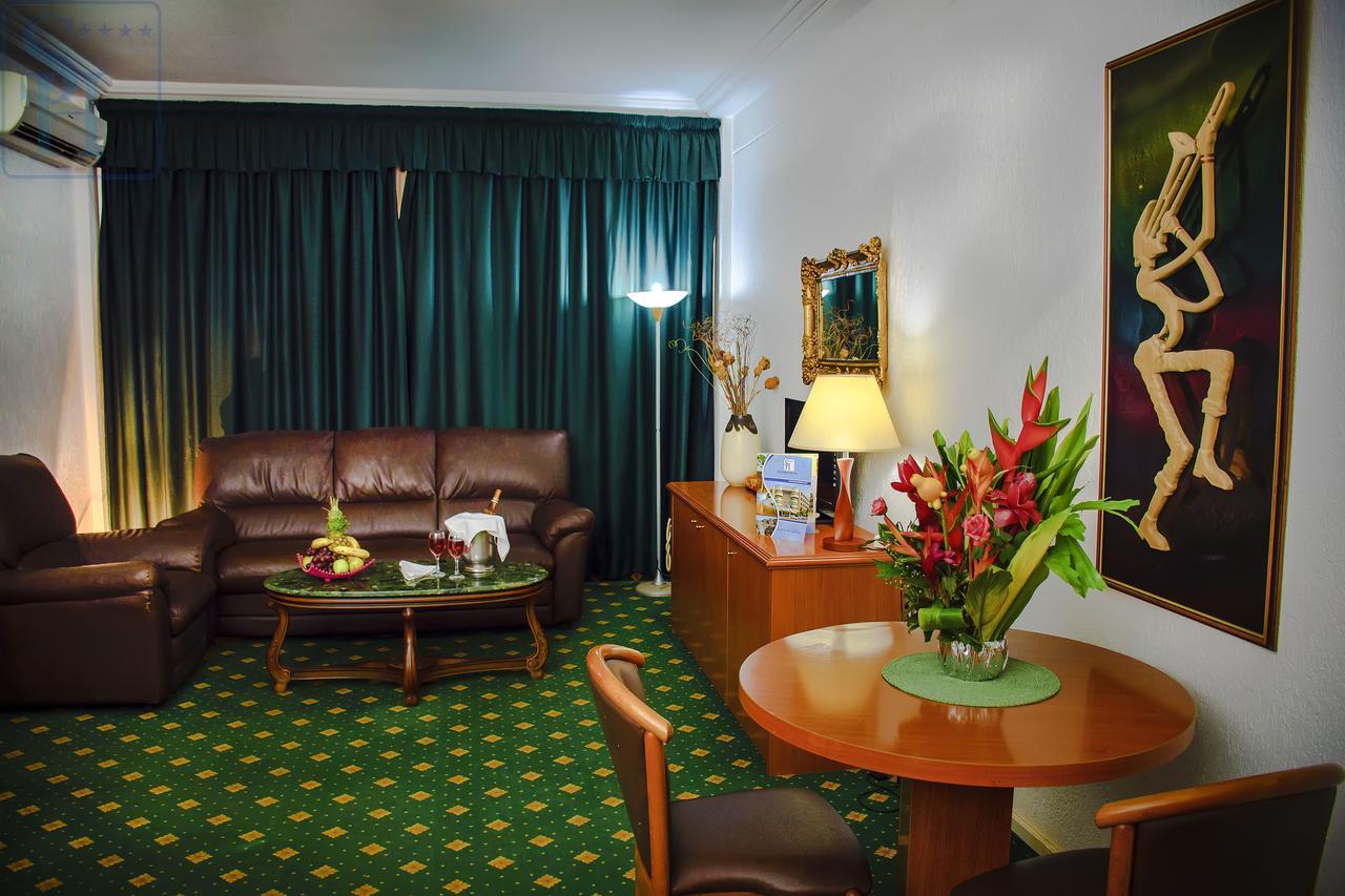 Hotel Splendid Ουαγκαντουγκού Εξωτερικό φωτογραφία